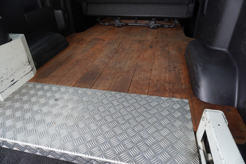 トヨタ ハイエースバン CBF-TRH200V(2WD)の写真18