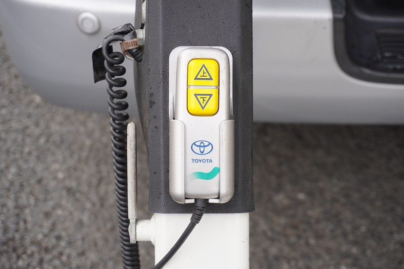 トヨタ ハイエースバン CBF-TRH200V(2WD)の写真20