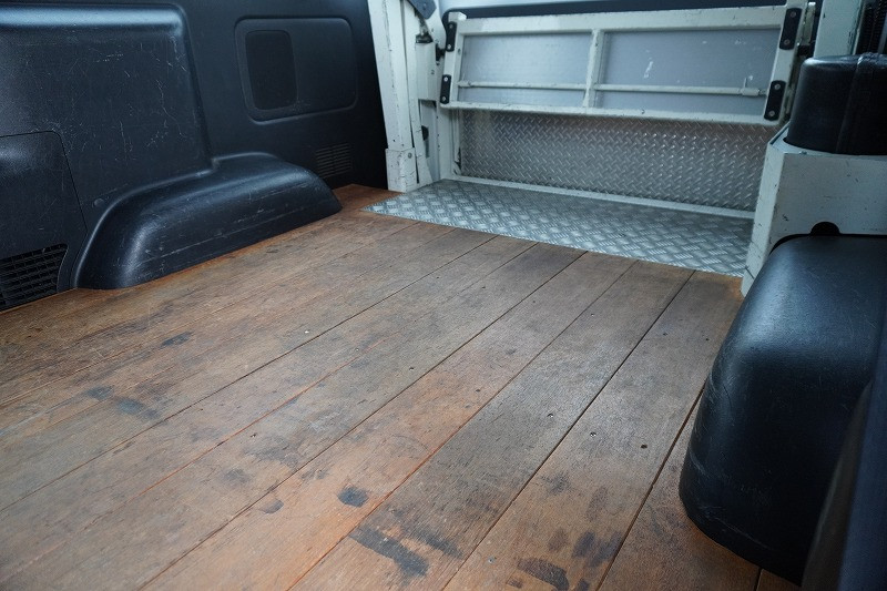 トヨタ ハイエースバン CBF-TRH200V(2WD)の写真25