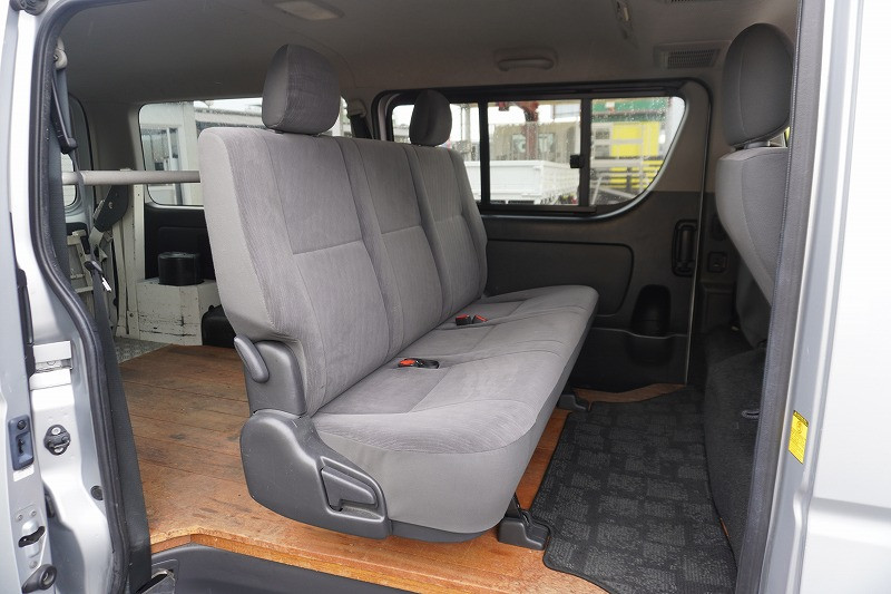 トヨタ ハイエースバン CBF-TRH200V(2WD)の写真29