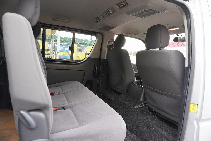 トヨタ ハイエースバン CBF-TRH200V(2WD)の写真30