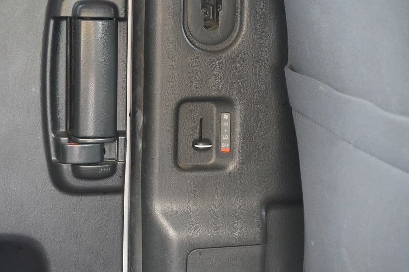 トヨタ ハイエースバン CBF-TRH200V(2WD)の写真32