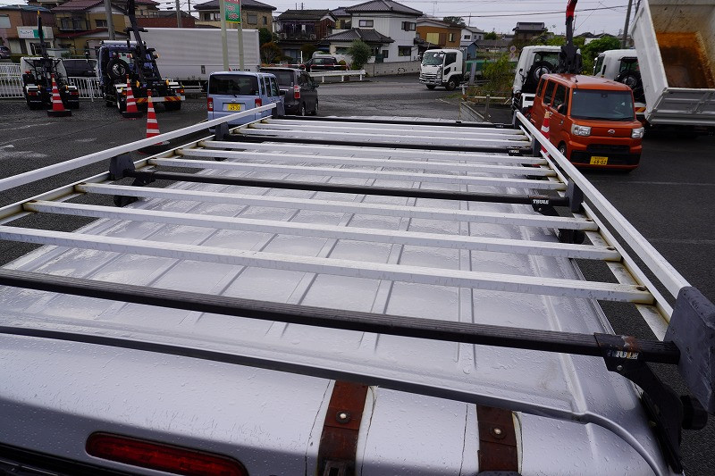 トヨタ ハイエースバン CBF-TRH200V(2WD)の写真33