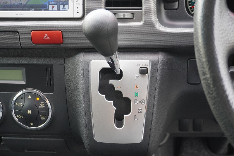 トヨタ ハイエースバン CBF-TRH200V(2WD)の写真35