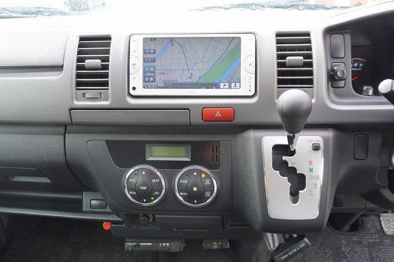 トヨタ ハイエースバン CBF-TRH200V(2WD)の写真36