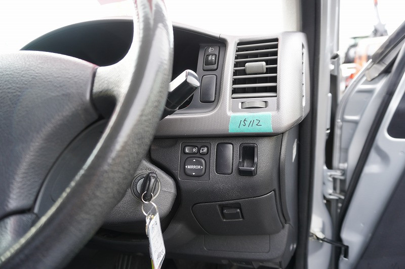 トヨタ ハイエースバン CBF-TRH200V(2WD)の写真39