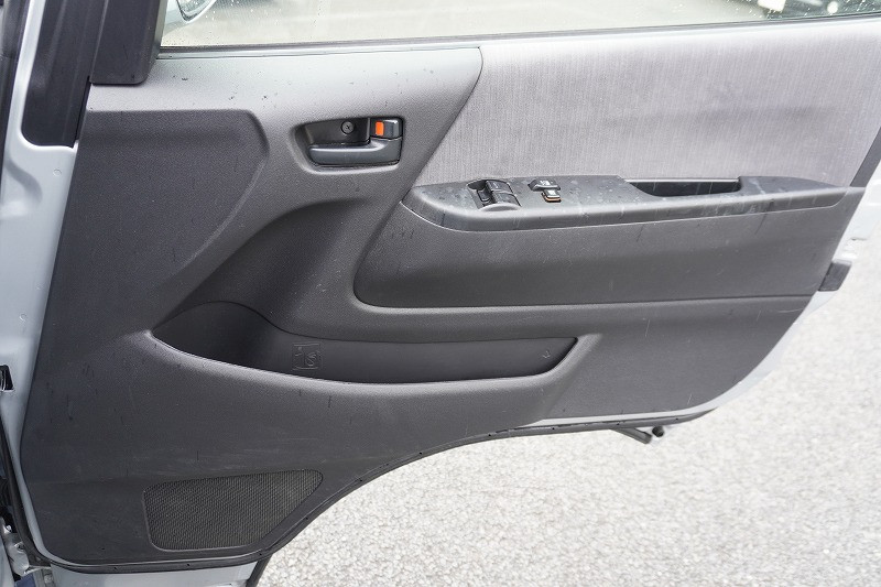 トヨタ ハイエースバン CBF-TRH200V(2WD)の写真40