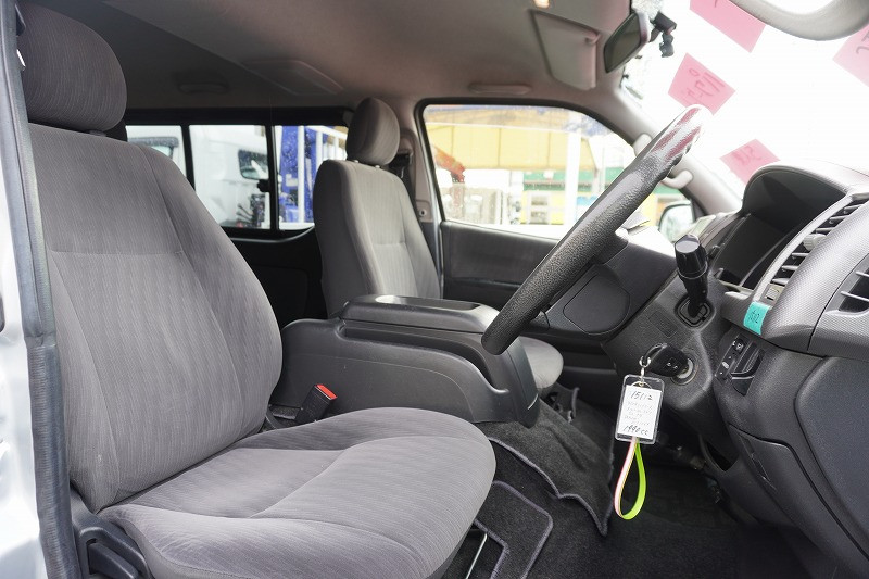 トヨタ ハイエースバン CBF-TRH200V(2WD)の写真41