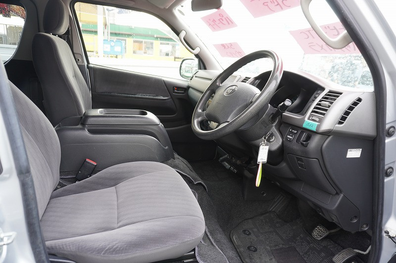 トヨタ ハイエースバン CBF-TRH200V(2WD)の写真42