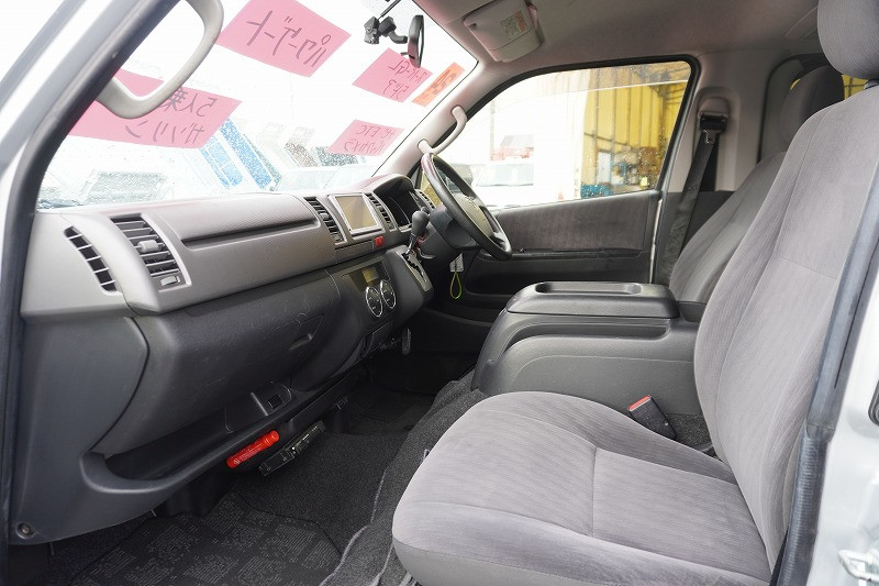 トヨタ ハイエースバン CBF-TRH200V(2WD)の写真43