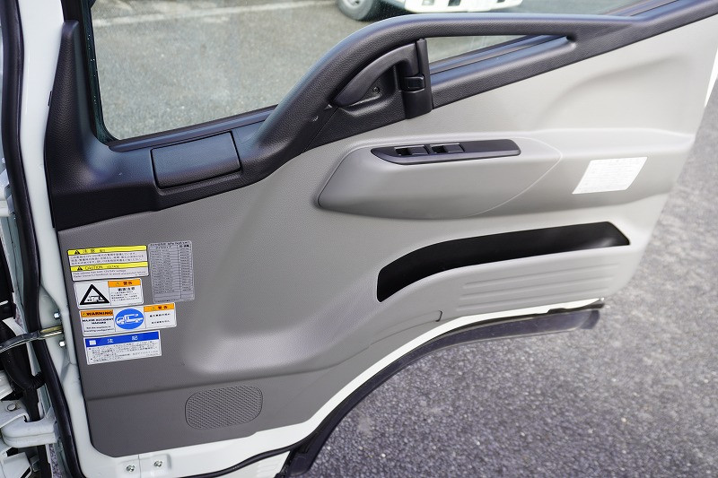 三菱 キャンター 2PG-FEB80(2WD)の写真37