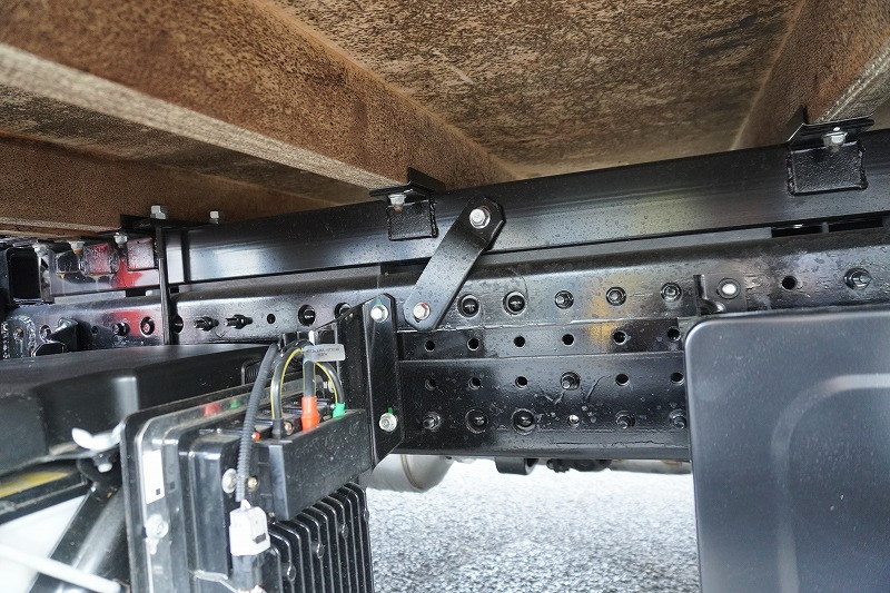 三菱 キャンター 2RG-FEB80(2WD)の写真12