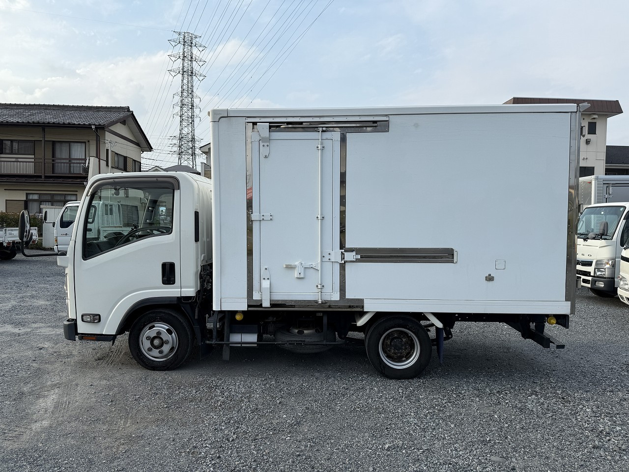 いすゞ エルフ 2RG-NLR88AN(2WD)の写真3