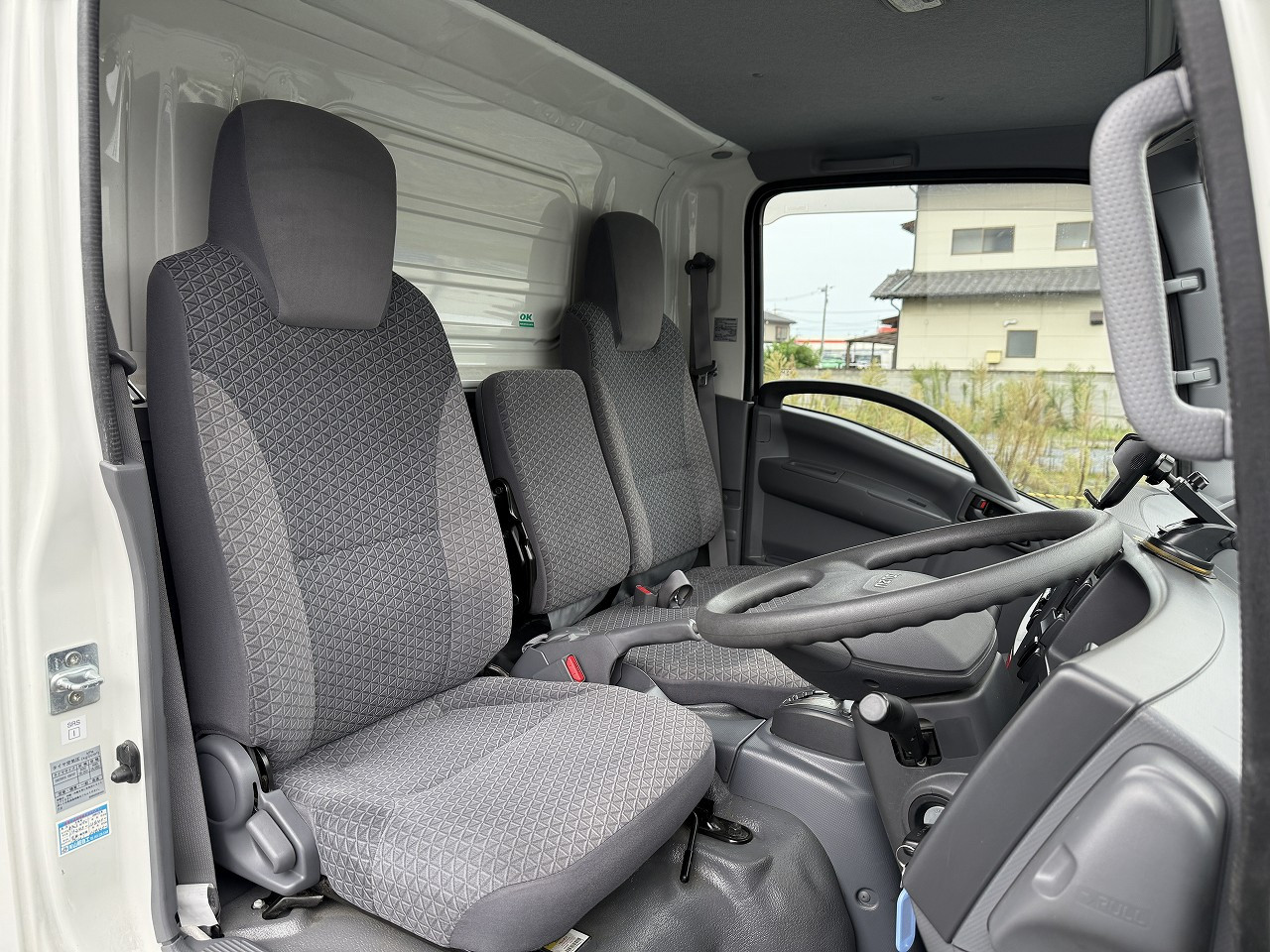 いすゞ エルフ 2RG-NLR88AN(2WD)の写真13