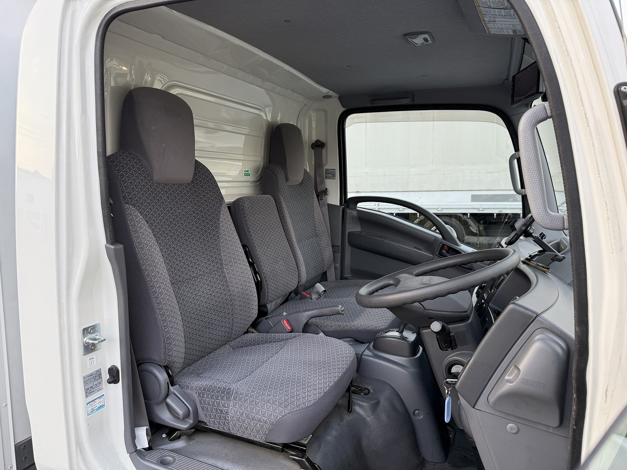 いすゞ エルフ 2RG-NLR88AN(2WD)の写真43