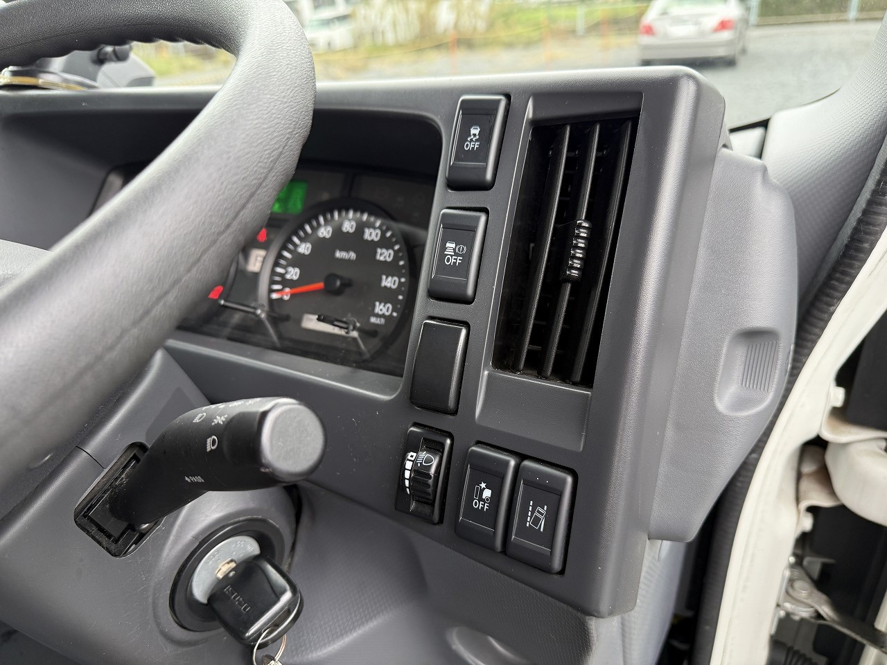 いすゞ エルフ 2RG-NLR88AN(2WD)の写真44