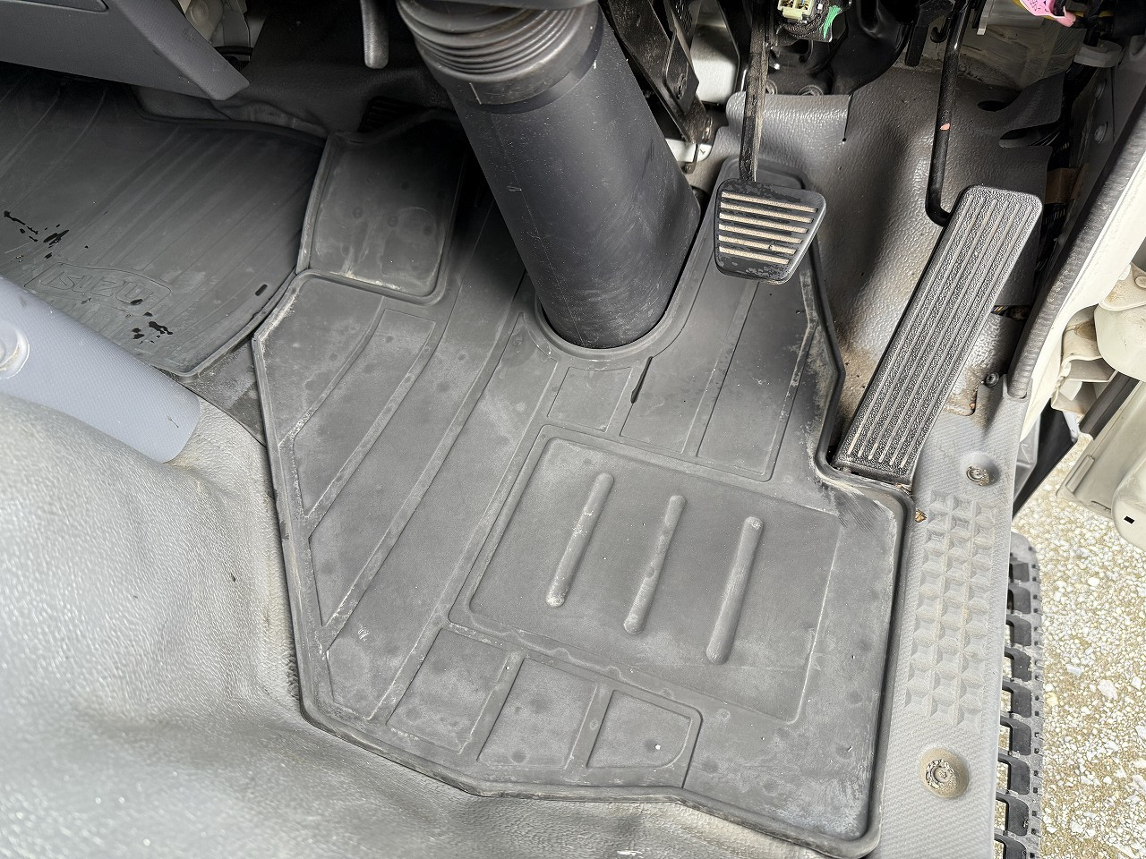 いすゞ エルフ 2RG-NLR88AN(2WD)の写真48