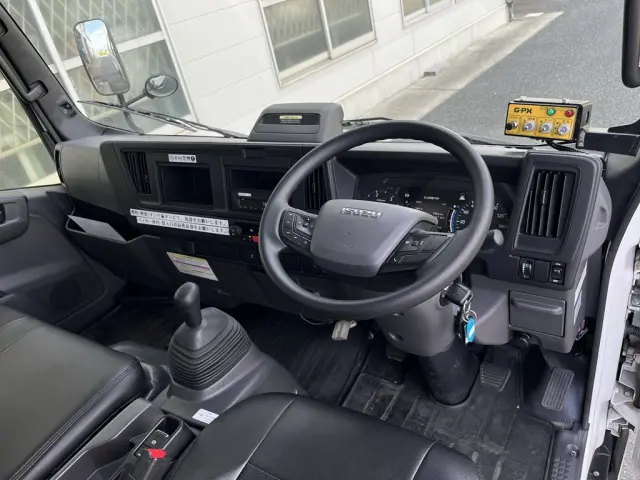 いすゞ エルフ 2PG-NPR88AM(2WD)の写真15