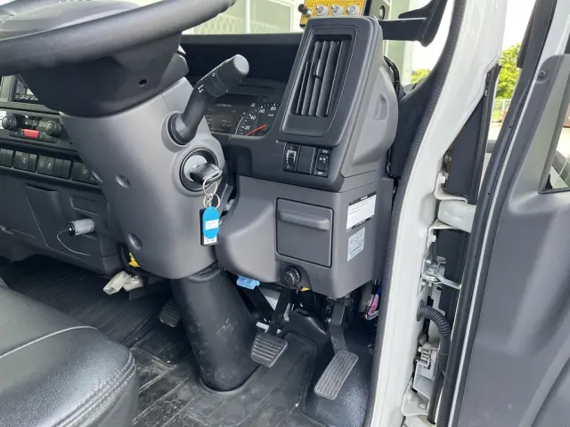 いすゞ エルフ 2PG-NPR88AM(2WD)の写真19