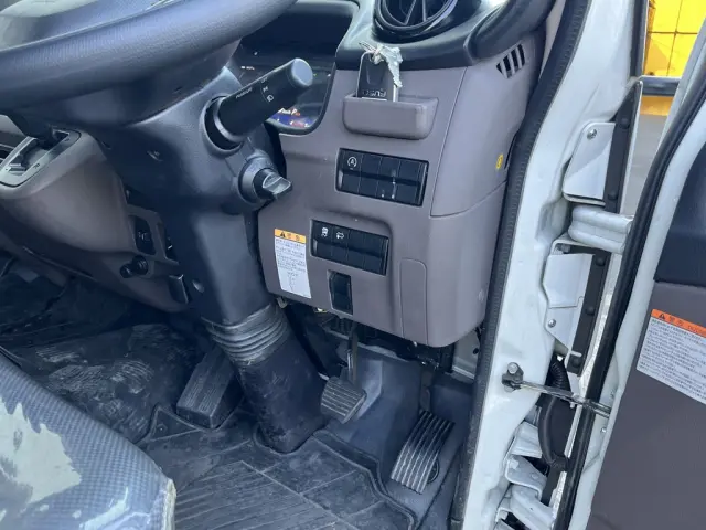 三菱 キャンター 2TG-FBA00(2WD)の写真18