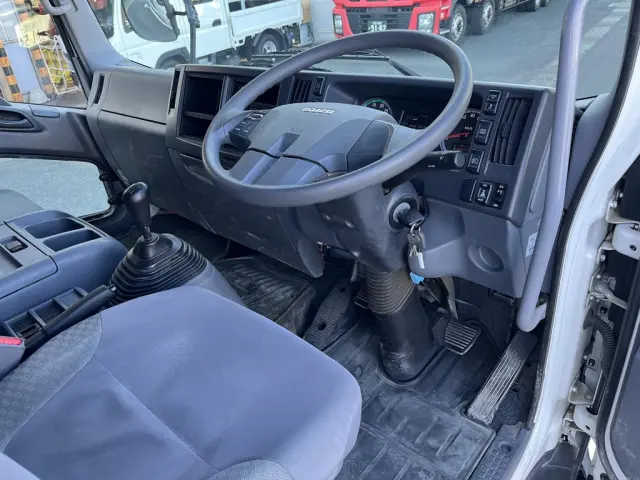 いすゞ フォワード 2RG-FRR90S2(2WD)の写真9