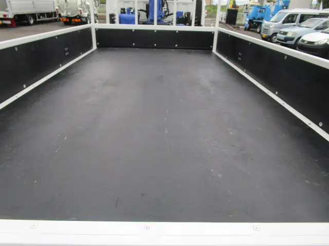 三菱 キャンター 2PG-FEB90(2WD)の写真10