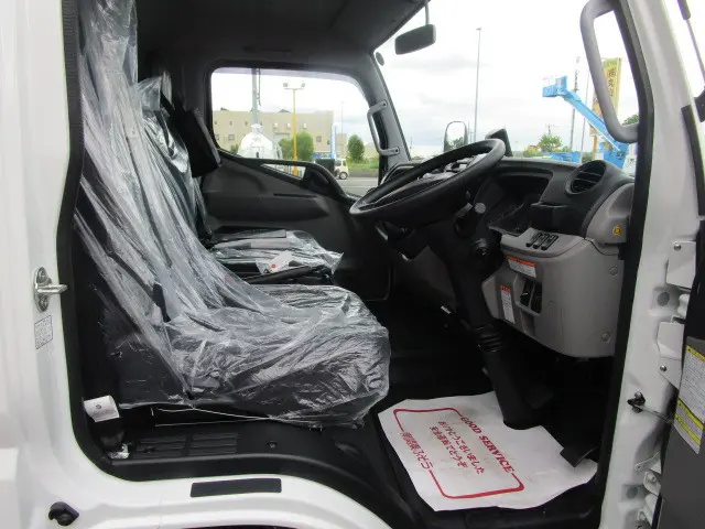 三菱 キャンター 2PG-FEB90(2WD)の写真11