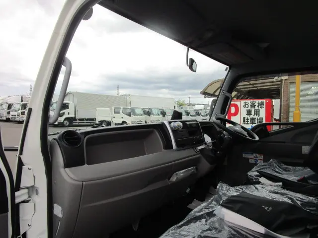 三菱 キャンター 2PG-FEB90(2WD)の写真15