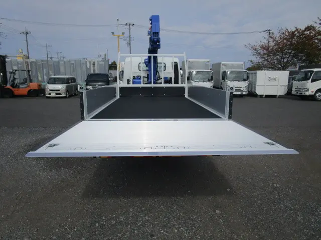 三菱 キャンター 2PG-FEB90(2WD)の写真7