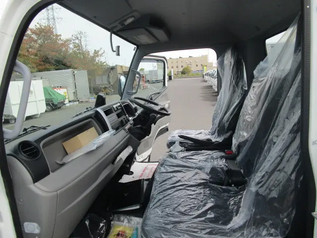 三菱 キャンター 2PG-FEB90(2WD)の写真17