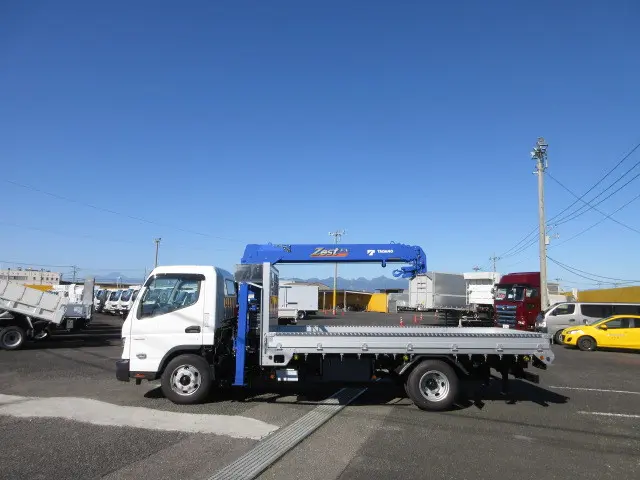 三菱 キャンター 2PG-FEB90(2WD)の写真5