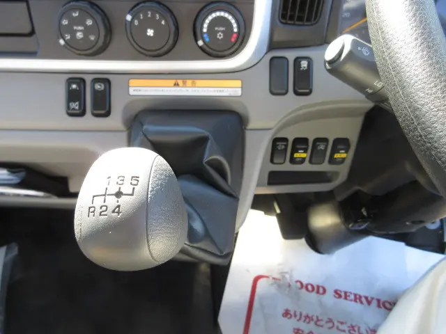 三菱 キャンター 2PG-FEB90(2WD)の写真12