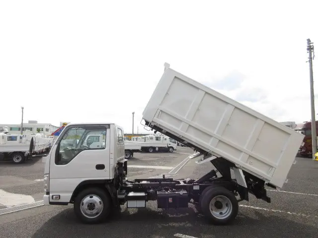 いすゞ エルフ 2PG-NKS88AD(4WD)の写真5