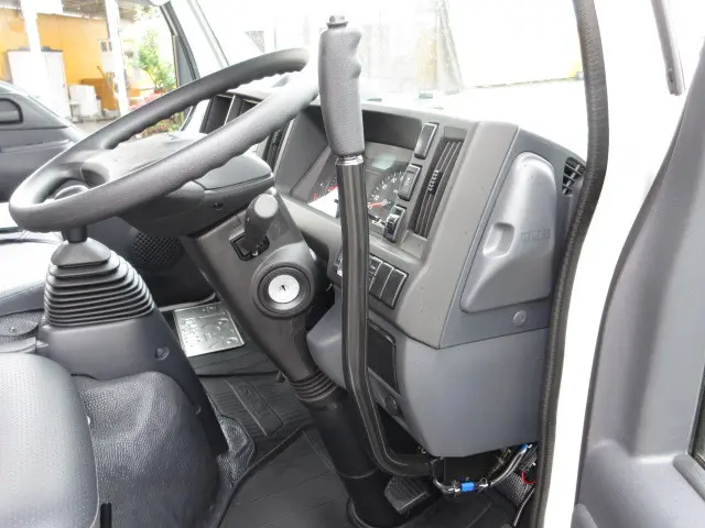 いすゞ エルフ 2PG-NKS88AD(4WD)の写真18