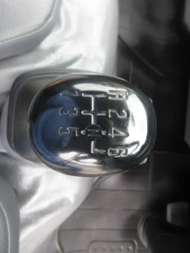 いすゞ エルフ TPG-NKR85AN(2WD)の写真24