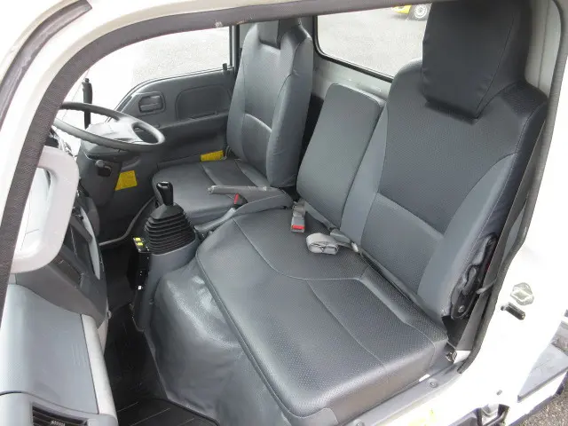 いすゞ エルフ TPG-NKR85AN(2WD)の写真26