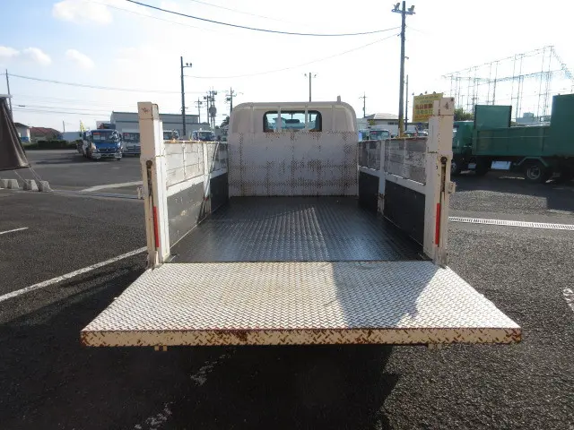 いすゞ エルフ TRG-NKR85A(2WD)の写真8