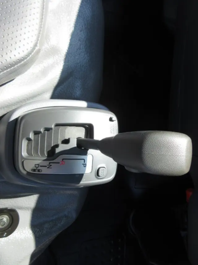 いすゞ エルフ TRG-NKR85A(2WD)の写真17