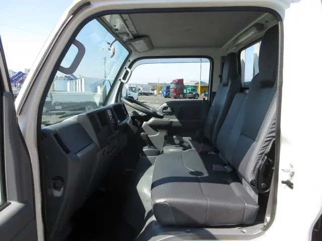 いすゞ エルフ TRG-NKR85A(2WD)の写真20