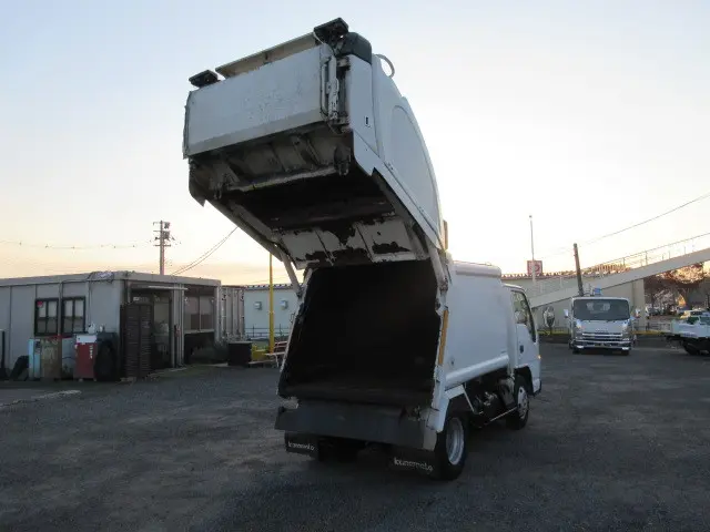 いすゞ エルフ BKG-NKR85AN(2WD)の写真11