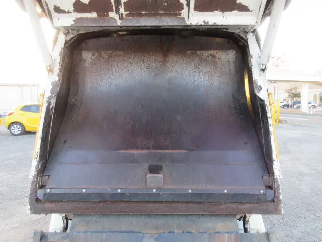 いすゞ エルフ BKG-NKR85AN(2WD)の写真12