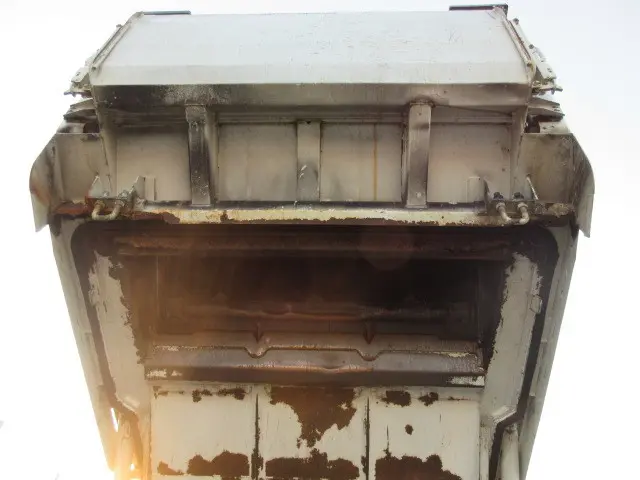 いすゞ エルフ BKG-NKR85AN(2WD)の写真13