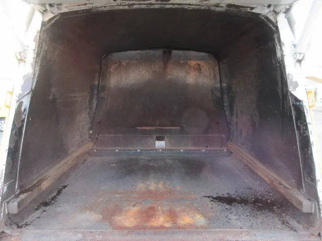 いすゞ エルフ BKG-NKR85AN(2WD)の写真14