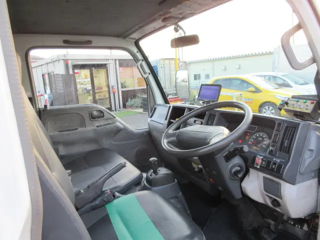 いすゞ エルフ BKG-NKR85AN(2WD)の写真15