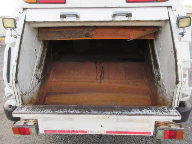 いすゞ エルフ BKG-NKR85AN(2WD)の写真16