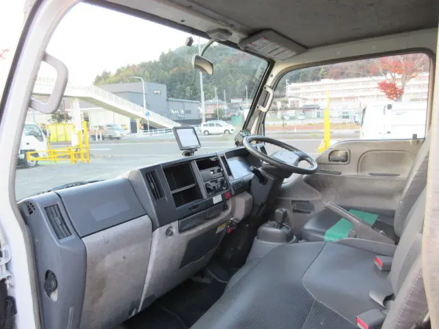 いすゞ エルフ BKG-NKR85AN(2WD)の写真25