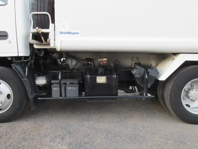 いすゞ エルフ BKG-NKR85AN(2WD)の写真29