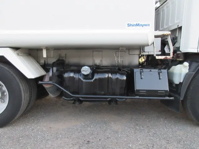 いすゞ エルフ BKG-NKR85AN(2WD)の写真30