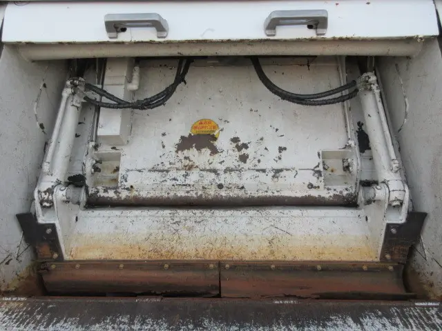 いすゞ エルフ BKG-NKR85AN(2WD)の写真31