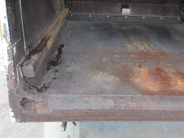 いすゞ エルフ BKG-NKR85AN(2WD)の写真32